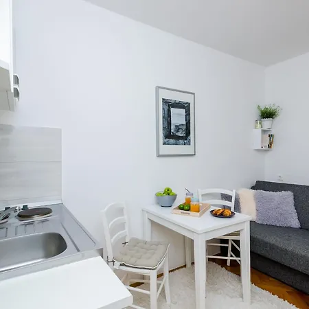 Daire Ploce Apartments-one-bedroom With Balcony And Sea View